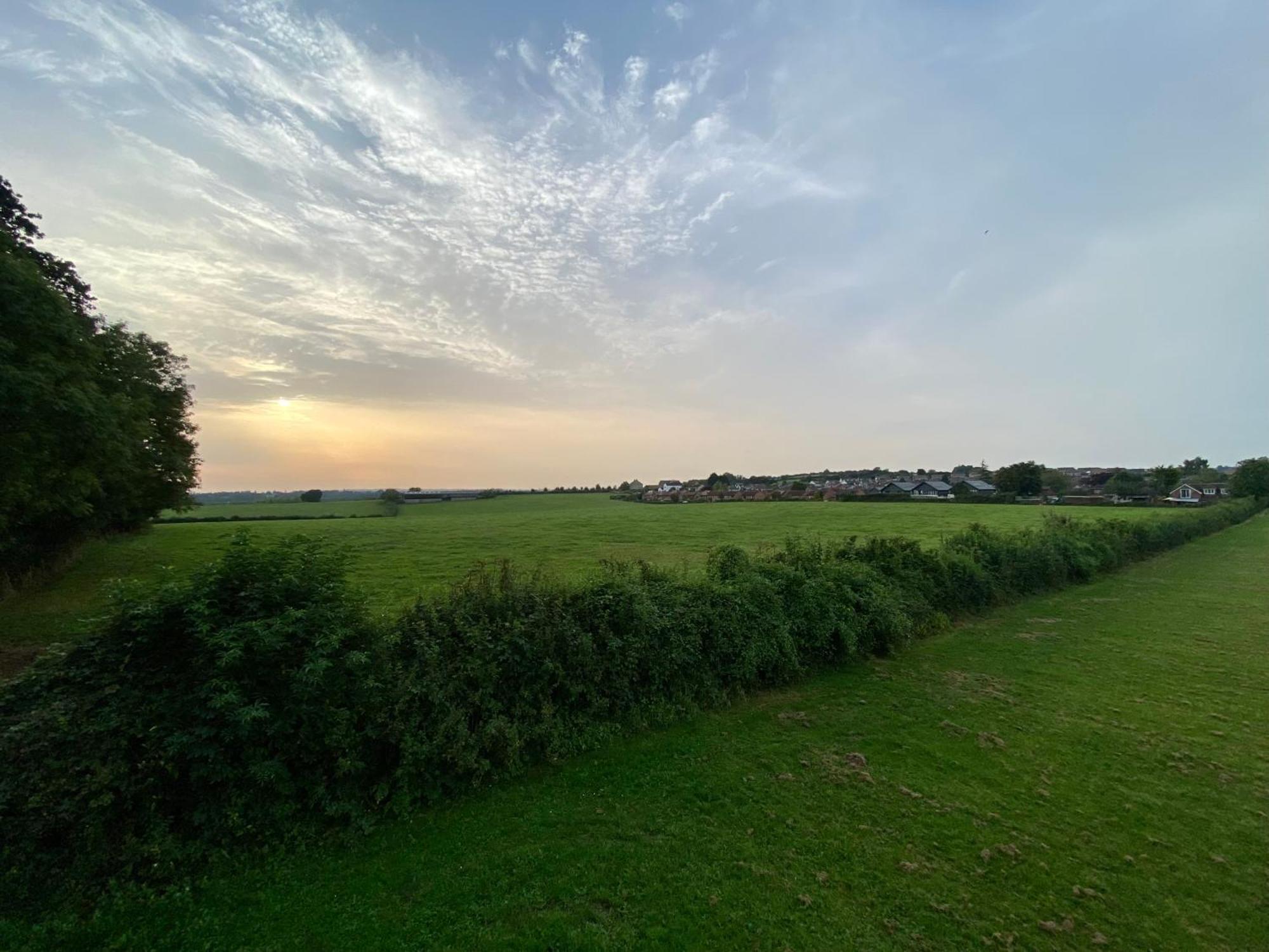 Countryside Family Home 凯恩舍姆 外观 照片